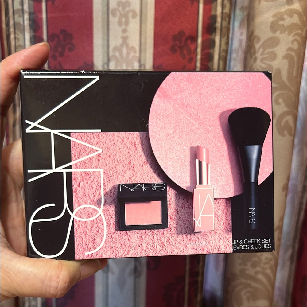NARS Pink Blush and Lipstick Set. Free 🆓 Gift include 🎁💕